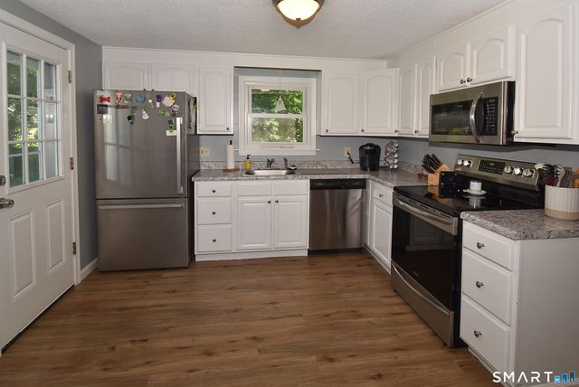 82 Rood Avenue, Windsor, CT 06095