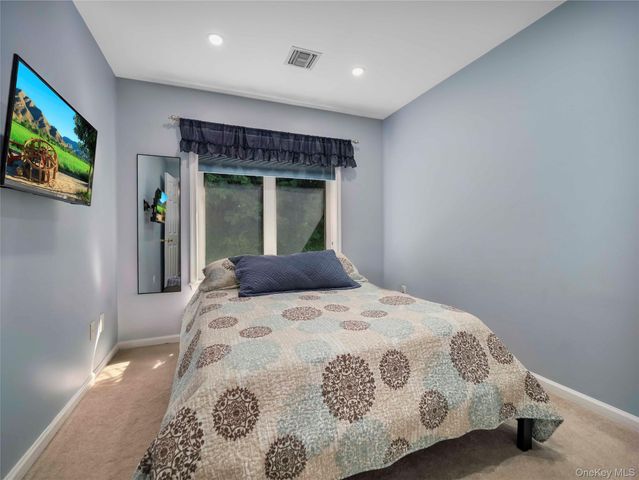 146 Foltim Way, Congers, NY 10920