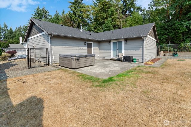 6225 41st Ave E, Tacoma, WA 98443