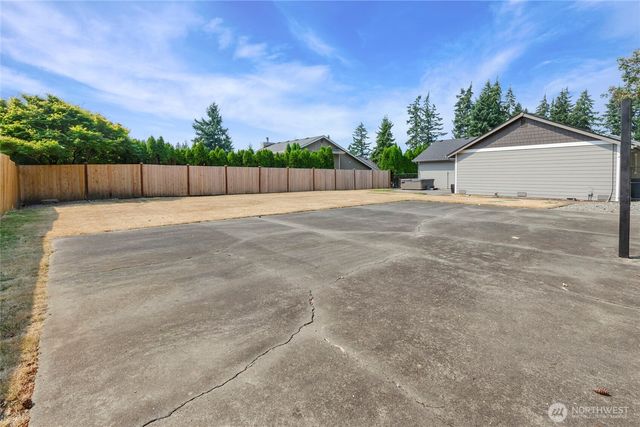 6225 41st Ave E, Tacoma, WA 98443