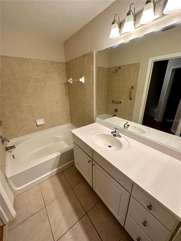 5213 BEACH BREEZE COURT, Tampa, FL 33609