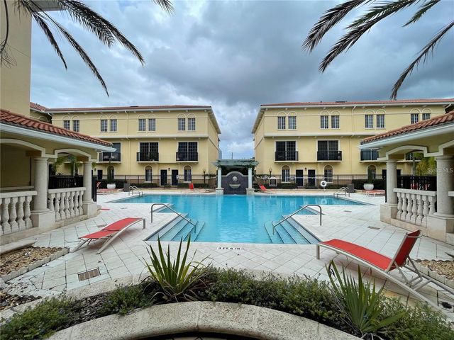 5213 BEACH BREEZE COURT, Tampa, FL 33609