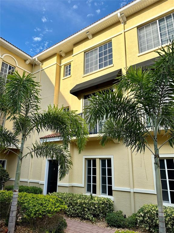 5213 BEACH BREEZE COURT, Tampa, FL 33609