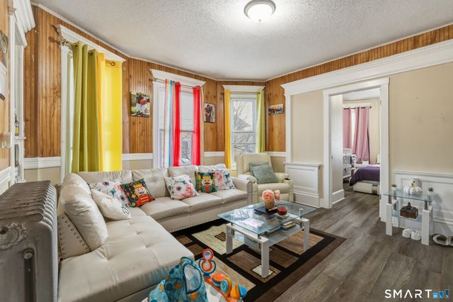 370 Maple Avenue, Hartford, CT 06114