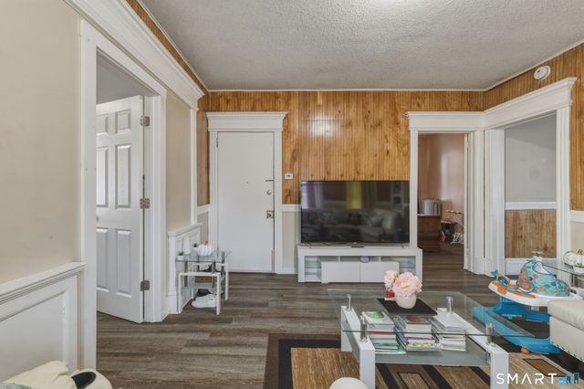 370 Maple Avenue, Hartford, CT 06114