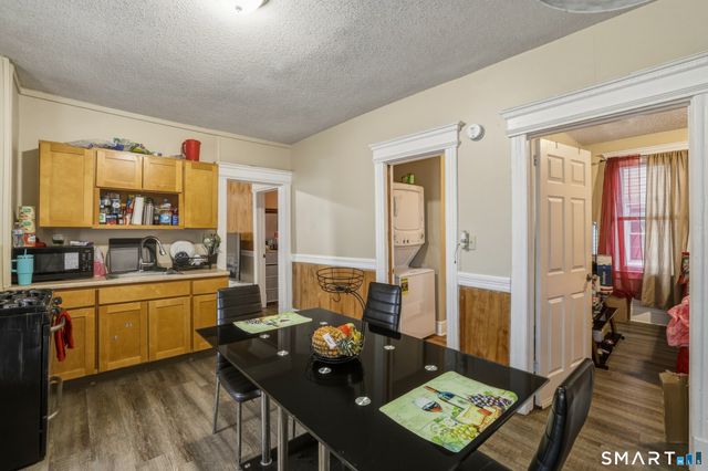 370 Maple Avenue, Hartford, CT 06114