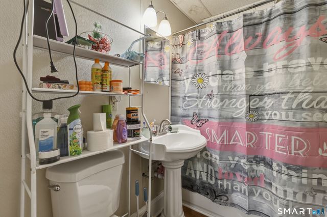 370 Maple Avenue, Hartford, CT 06114