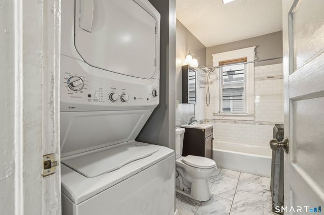 370 Maple Avenue, Hartford, CT 06114