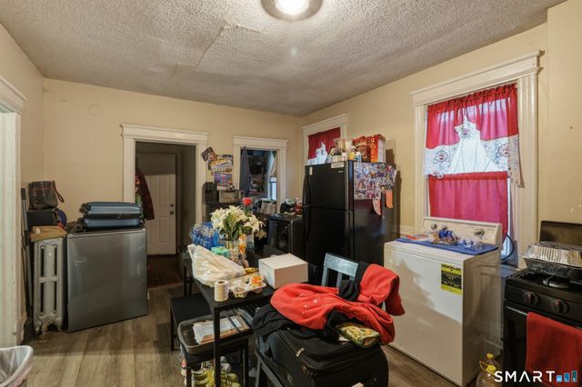 370 Maple Avenue, Hartford, CT 06114