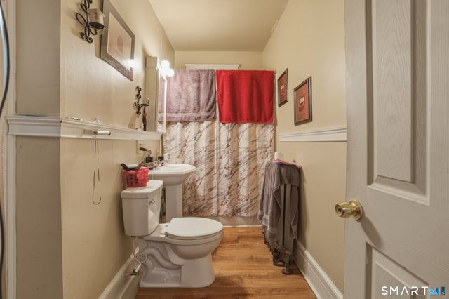 370 Maple Avenue, Hartford, CT 06114