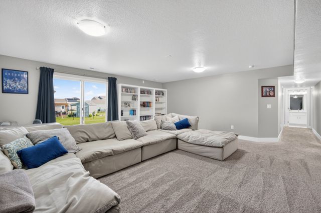 704 Meadow Road, Adel, IA 50003