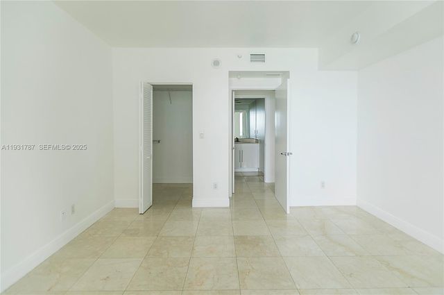 335 S Biscayne Blvd 2710, Miami, FL 33131