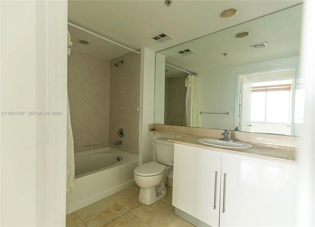 335 S Biscayne Blvd 2710, Miami, FL 33131