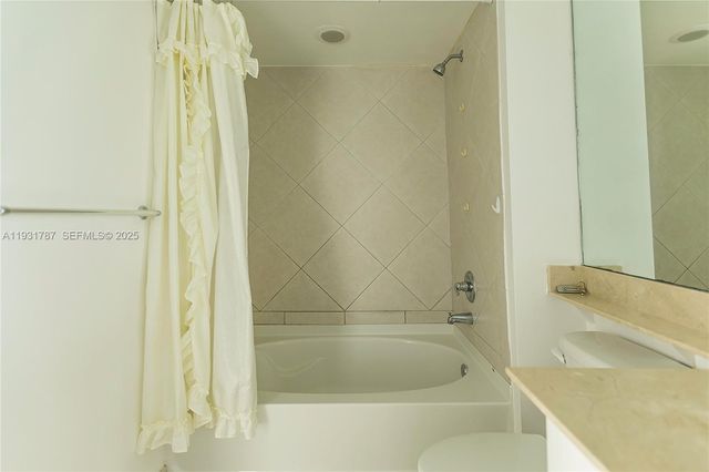 335 S Biscayne Blvd 2710, Miami, FL 33131