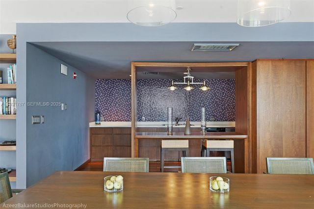 335 S Biscayne Blvd 2710, Miami, FL 33131