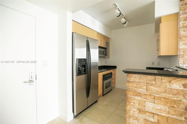 335 S Biscayne Blvd 2710, Miami, FL 33131