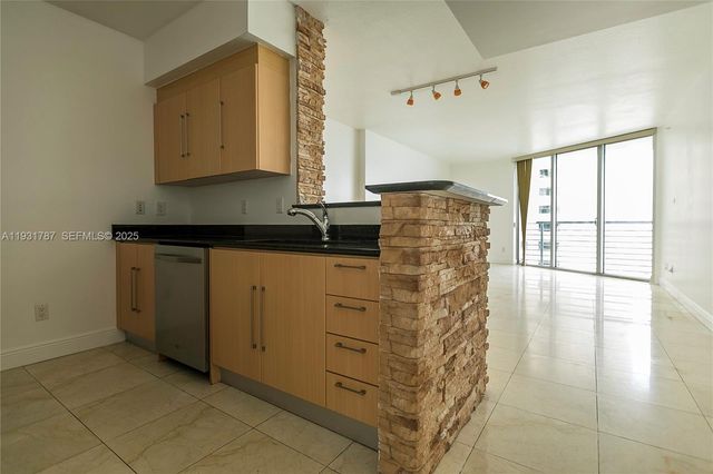 335 S Biscayne Blvd 2710, Miami, FL 33131