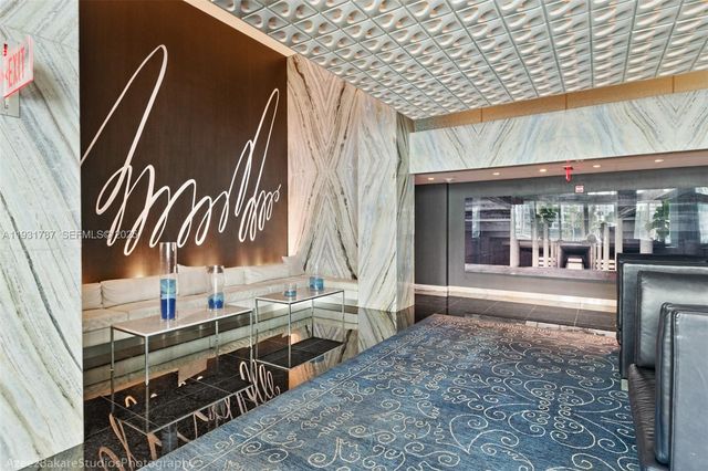 335 S Biscayne Blvd 2710, Miami, FL 33131