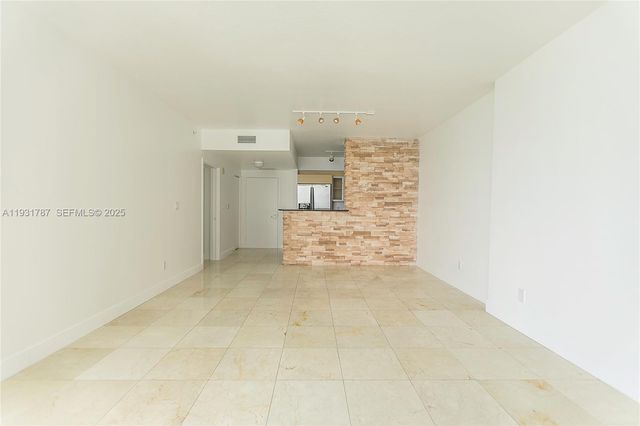 335 S Biscayne Blvd 2710, Miami, FL 33131