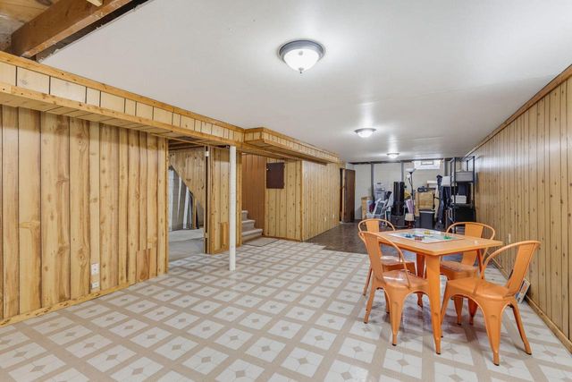 N89W15350 Cleveland AVENUE, Menomonee Falls, WI 53051