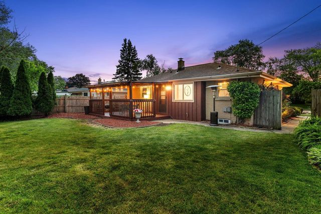 N89W15350 Cleveland AVENUE, Menomonee Falls, WI 53051