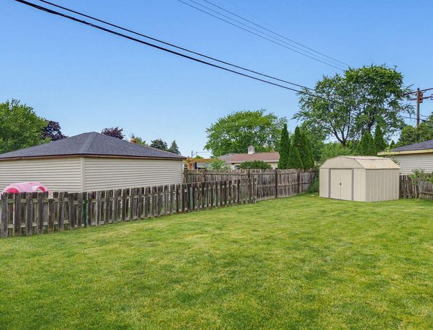 N89W15350 Cleveland AVENUE, Menomonee Falls, WI 53051