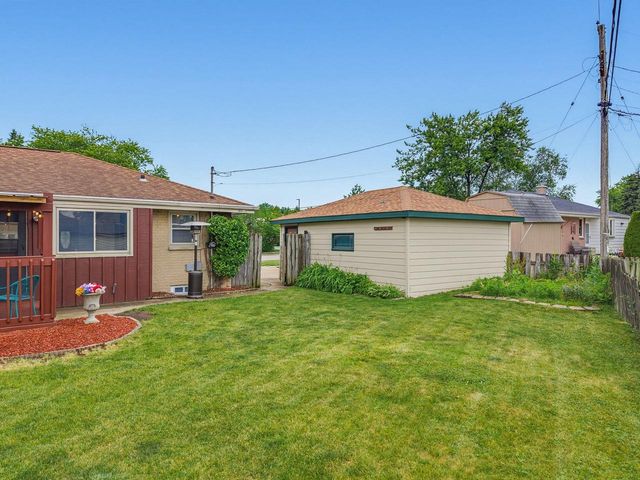 N89W15350 Cleveland AVENUE, Menomonee Falls, WI 53051