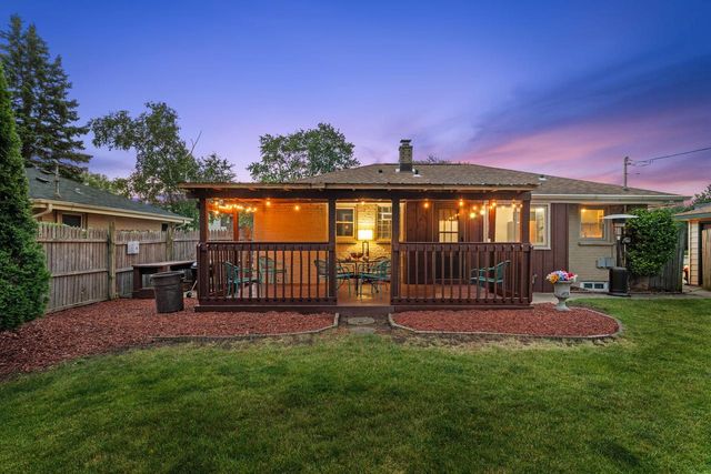 N89W15350 Cleveland AVENUE, Menomonee Falls, WI 53051