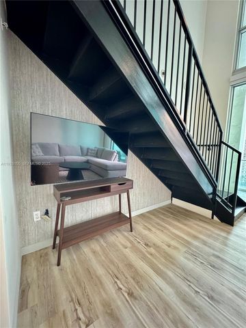 300 S Biscayne Blvd L-1210, Miami, FL 33131