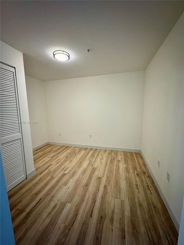 300 S Biscayne Blvd L-1210, Miami, FL 33131