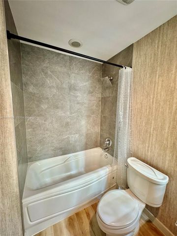 300 S Biscayne Blvd L-1210, Miami, FL 33131