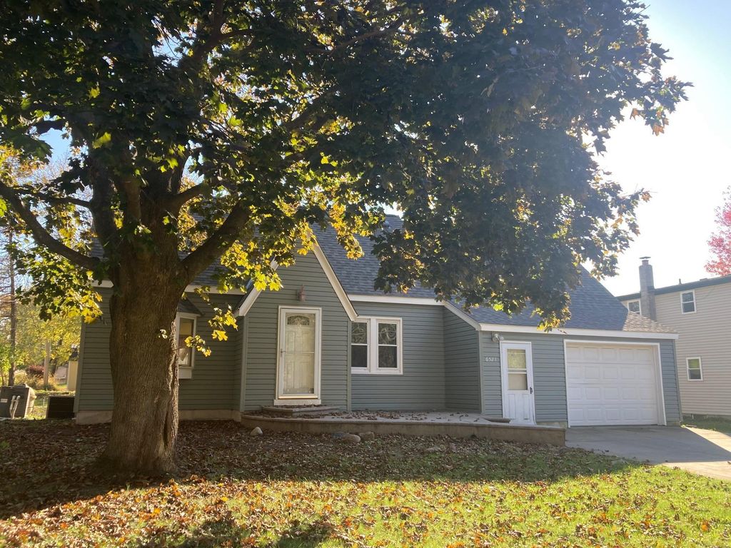 6521 50th Street N, Oakdale, MN 55128