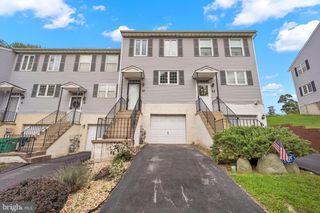 10 WOODFIELD DR, Claymont, DE 19703