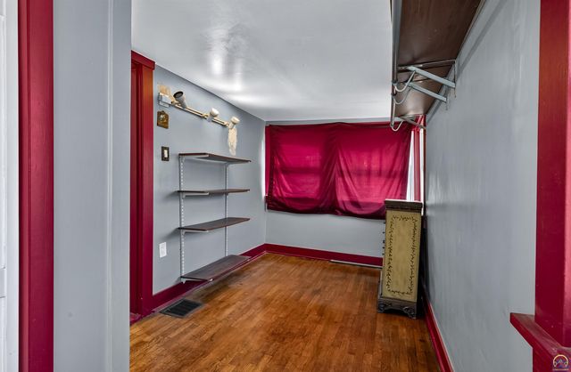 435 SW Elmwood AVE, Topeka, KS 66606