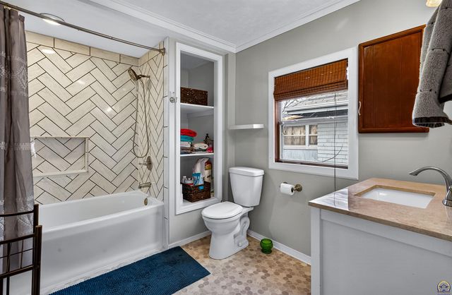 435 SW Elmwood AVE, Topeka, KS 66606