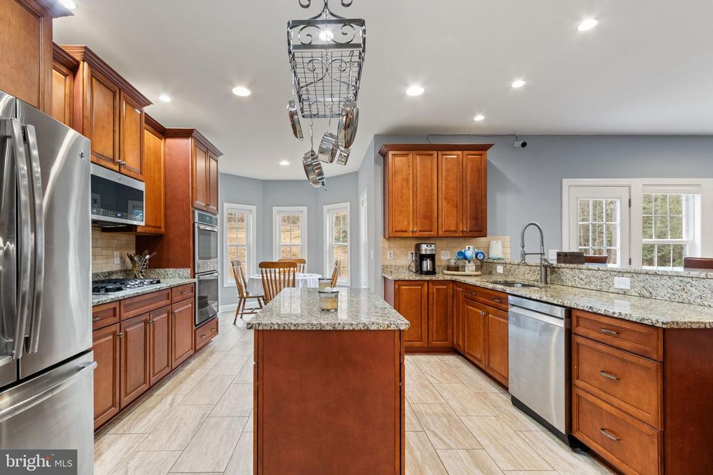 Image 2 of property listing at 8319 CANTEEN CIR, Fredericksburg, VA 22407