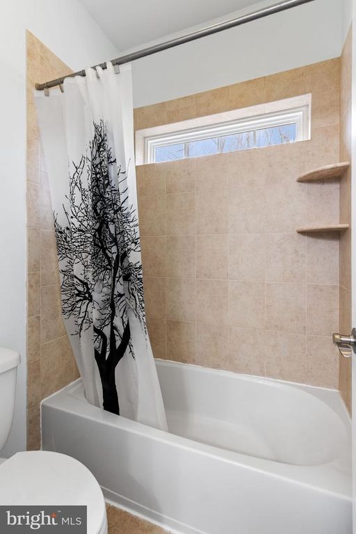 Image 26 of property listing at 8319 CANTEEN CIR, Fredericksburg, VA 22407