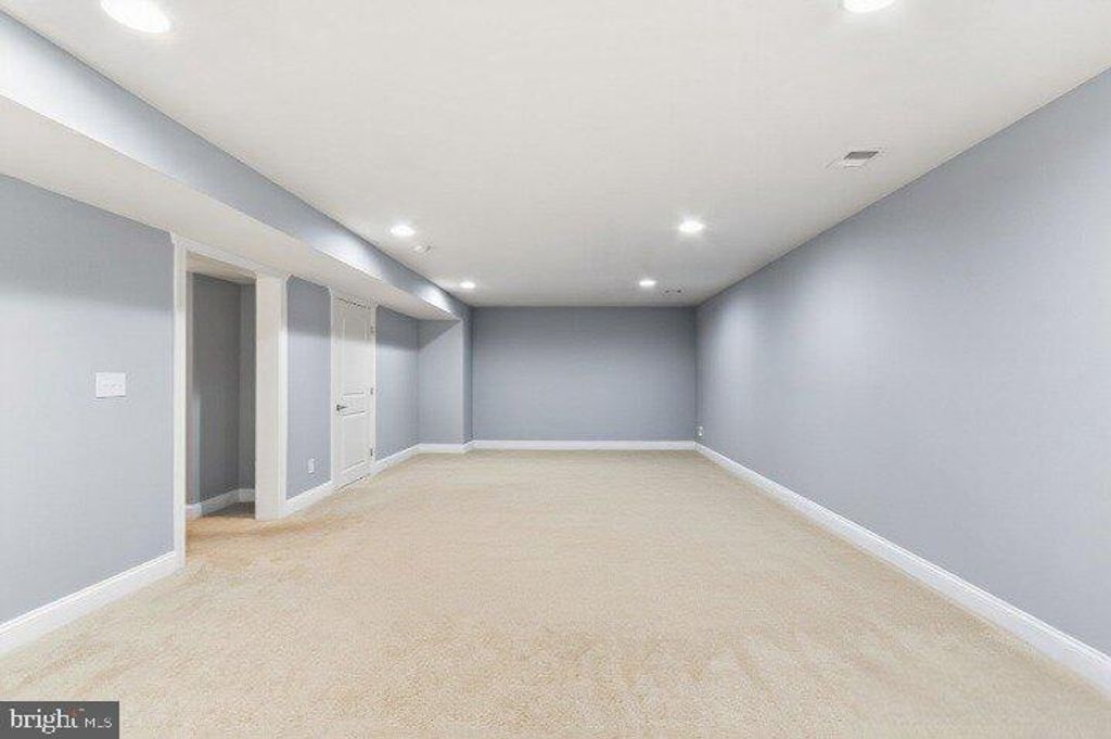 Image 33 of property listing at 8319 CANTEEN CIR, Fredericksburg, VA 22407