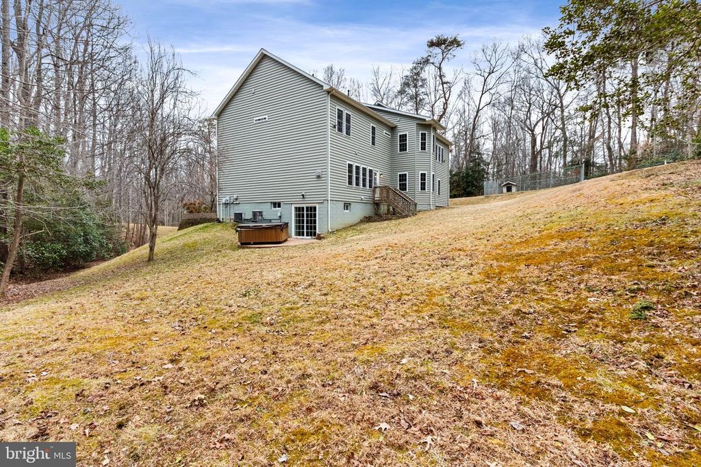 Image 36 of property listing at 8319 CANTEEN CIR, Fredericksburg, VA 22407