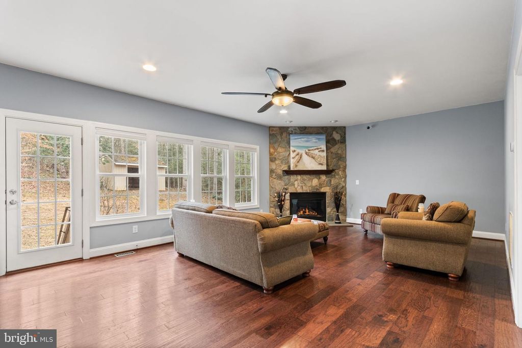 Image 4 of property listing at 8319 CANTEEN CIR, Fredericksburg, VA 22407