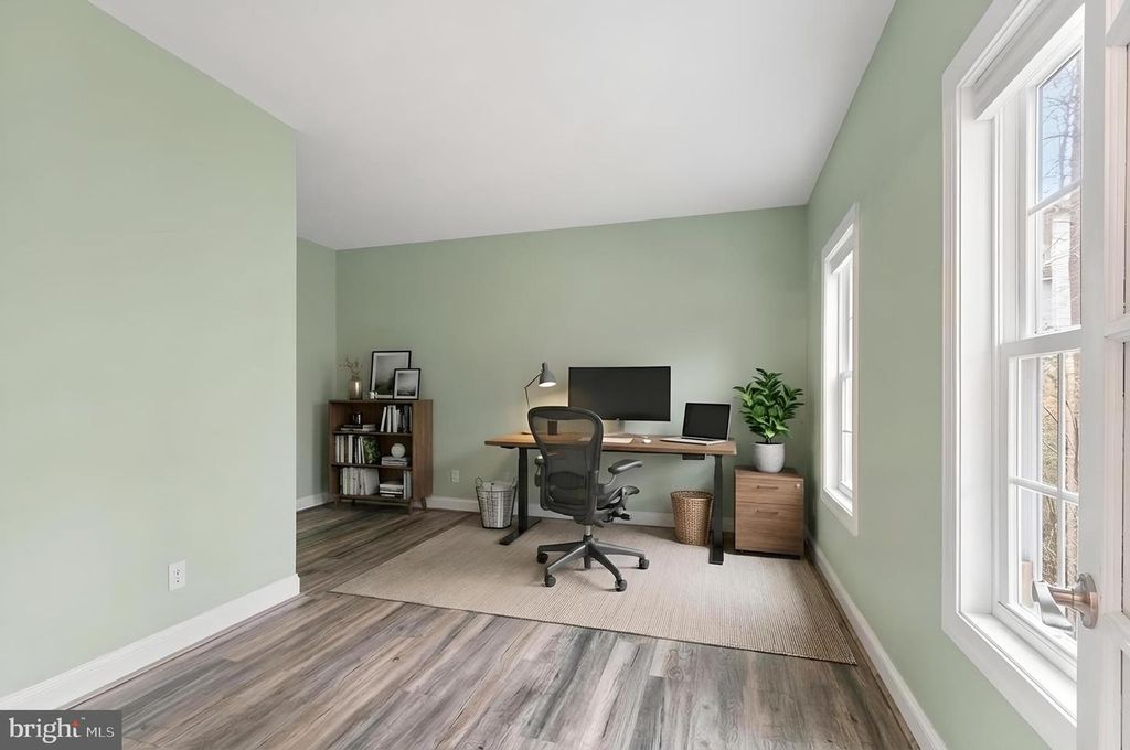 Image 5 of property listing at 8319 CANTEEN CIR, Fredericksburg, VA 22407