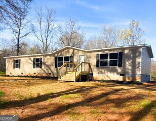 832 Stone Stewart Road, Hull, GA 30646