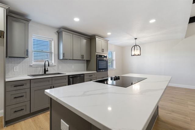 137 S Meadowbrook Drive, Pottsboro, TX 75076