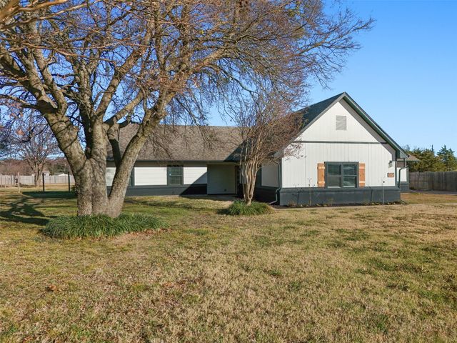 137 S Meadowbrook Drive, Pottsboro, TX 75076