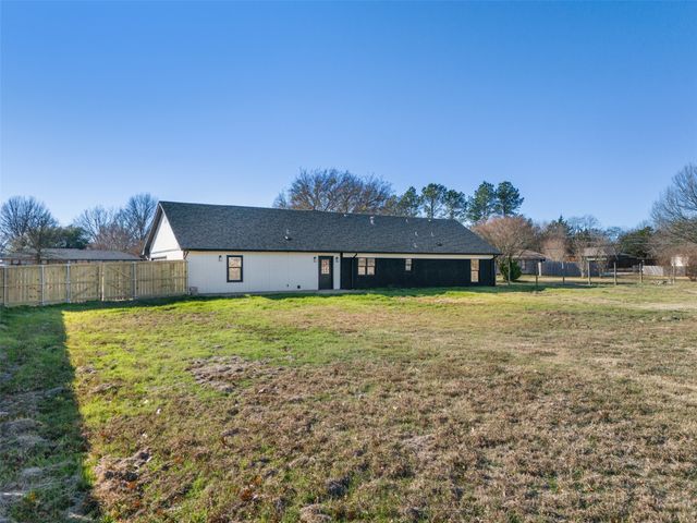 137 S Meadowbrook Drive, Pottsboro, TX 75076