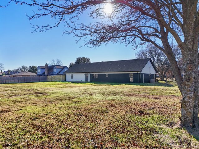 137 S Meadowbrook Drive, Pottsboro, TX 75076