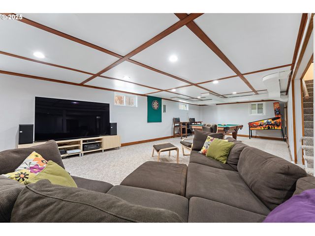 3441 E BURNSIDE St, Portland, OR 97214