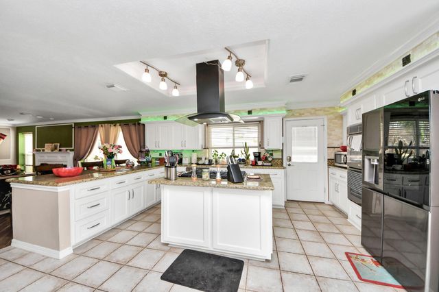 2108 Kildare Drive, Pearland, TX 77581