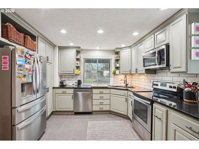 17987 Sw 106TH Ave, Tualatin, OR 97062