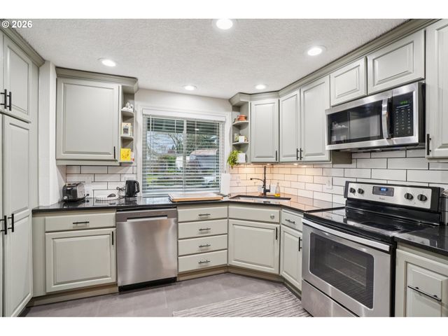 17987 Sw 106TH Ave, Tualatin, OR 97062